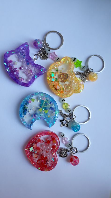 Shaker Resin, Keychains Diy, Phone Keychain, Resin Crafts Tutorial, Bead Weaving Patterns, Crafts Workshop, Diy Resin Art, Diy Wire Jewelry, Keychain Design