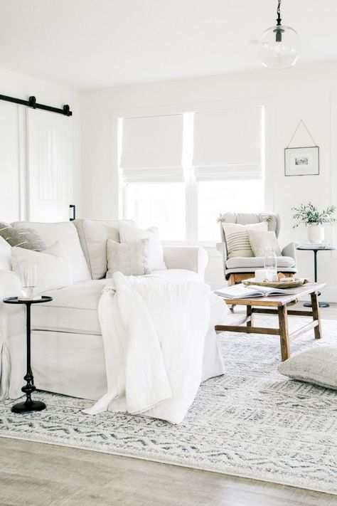 Bright white walls in living room are Benjamin Moore Chantilly Lace - Jacquelyn Clark. #bestwhites #benjaminmoore #chantillylace #paintcolors #livingroom Apartment Couch, White Living Room Decor, Best White Paint, White Interiors, Apartment Decoration, White Couches, Bright Living Room, Design Blogs, Ideas Hogar