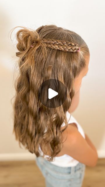 Mickell Stoddard on Instagram: "Listen we strive for easy, cute and quick styles for school! No need to wake this girl up any earlier to have more time for hair! This style has been one of our go to’s this summer and we’ve gotten tons of compliments! This would be so cute on a tween or teen! Let us know what you think! ✨💗" Hairstyle Ideas For School, Wavy Beach Hair, School Hairstyles, Back To School Hairstyles, I Am Looking, Teen Hairstyles