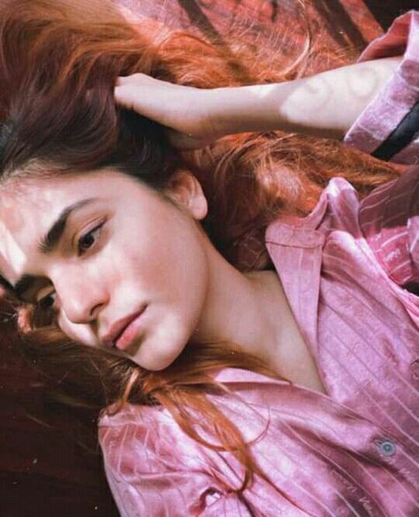 Momina Mustehsan, Real Friendship, Real Friendship Quotes, Pakistani Actress, Friendship Quotes, Diva, Hollywood, Actresses, Couple Photos