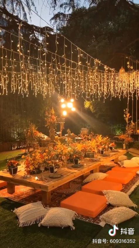 Fall Wedding Decor Ideas, Fall Wedding Decor, Lights Wedding Decor, Tafel Decor, Wedding Decor Ideas, Desi Wedding Decor, Mehndi Decor, Home Wedding Decorations, Wedding Stage Decorations