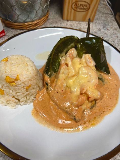 Chiles rellenos de camarón en salsa de chipotle 🔥🔥🍤!!! Esta receta te va encantar!! | Chiles rellenos de camarón en salsa de chipotle 🔥🔥🍤!!! Esta receta te va encantar!! | By Cocinando con Deisy Meza Shrimp Chile Relleno Recipe, Chile Relleno Recipe, Chihuahua Cheese, Shrimp Dip, Chile Poblano, Chile Relleno, Ziploc Bag, Chipotle Sauce, Low Cal Recipes