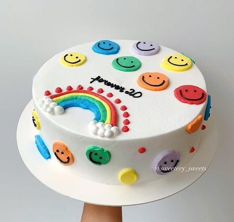 Smiley Cake, 20 Aesthetic, Pastel Cupcakes, Rainbow Birthday Cake, Simple Cake Designs, Mini Cakes Birthday, Simple Birthday Cake, Easy Cake Decorating, Cake Decorating Designs