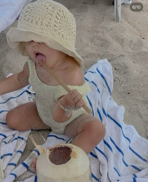 Baby Beach Aesthetic, Beach Kids Aesthetic, Summer Newborn Outfits, Baby Beach Outfit, Baby Vacation, Beach Babies, Baby Sitting, Aesthetic Baby, Future Mommy