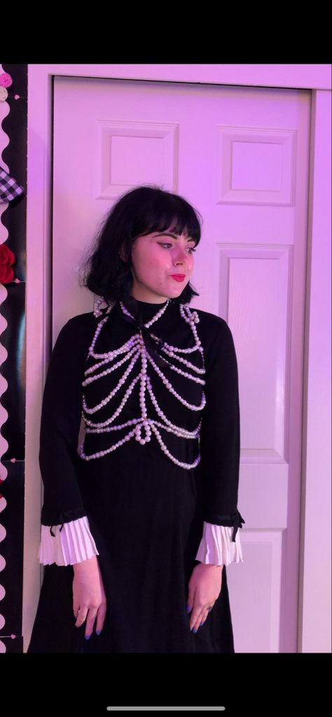 ig: @mak.and.peas This was inspired by her Gucci dress she wore on SNL, the back has a beaded spine Pearl Skeleton Corset, Pearl Ribcage Corset, Rib Cage Corset Diy, Pearl Ribcage, Sayaka Cosplay, Corset Diy, Corset Tutorial, Cage Dress, Gucci Dress