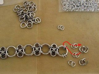 Chainmaille Ring, Chainmaille Jewelry Patterns, Chain Maille Patterns, Chainmail Patterns, Chainmaille Tutorial, Jump Ring Jewelry, Chainmail Jewelry, Knitting And Crocheting, Chainmaille Bracelet