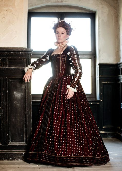 Dresses Queen, Elizabethan Gown, Elizabethan Clothing, Elizabethan Dress, Elizabethan Costume, Elizabethan Fashion, Tudor Dress, Tudor Fashion, Tudor Costumes