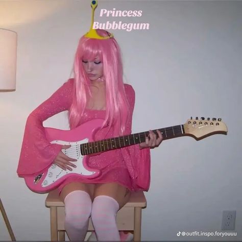 Pink Hair Cosplay Characters, Pink Hair Halloween Costume Ideas, Pink Hair Costume, Cute Cosplay Ideas, Pink Hair Cosplay, Princess Bubblegum Halloween, Impressive Costumes, Princess Bubblegum Outfits, Princess Bubblegum Costume