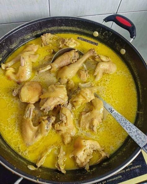 Resep opor ayam kampung bakar Resep opor ayam kampung bakar sangat menarik untuk diketahui informasinya, lalu dipraktikkan cara memasaknya. Biasanya, opor ayam dimasak dengan bumbu bersantan dan bahan-bahan seperti pada umumnya. Berbeda dengan opor ayam yang satu ini karena menggunakan bahan utama ayam kampung. Pastinya lebih lezat dan sehat untuk dikonsumsi. Selain itu, cara memasaknya… Selengkapnya »Silahkan Dicoba Resep Opor Ayam Kampung Bakar Rasanya Tetap Mantul The post Sil Opor Ayam, Ayam Bakar, Indonesian Cuisine, Indonesian Food, Cooker Recipes, Thai Red Curry, Cooking Recipes, Chicken, Ethnic Recipes