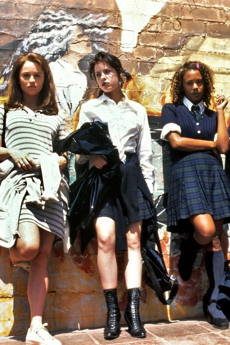 '90s Thriller Movies on Netflix Fairuza Balk, Boots Skirt, The Craft Movie, Makeup Brown, 90s Choker, Teen Witch, Robin Tunney, Choker Black, Fashion 90s