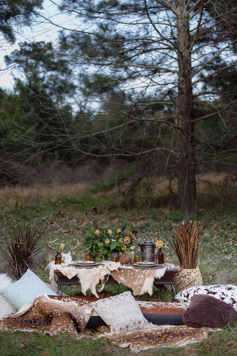 Picnic In Woods, Woods Engagement Photos, Natural Rustic Wedding, Picnic In The Woods, The Do Over, Romantic Picnic, Sweetheart Table Wedding, Picnic Style, Rustic Wedding Table