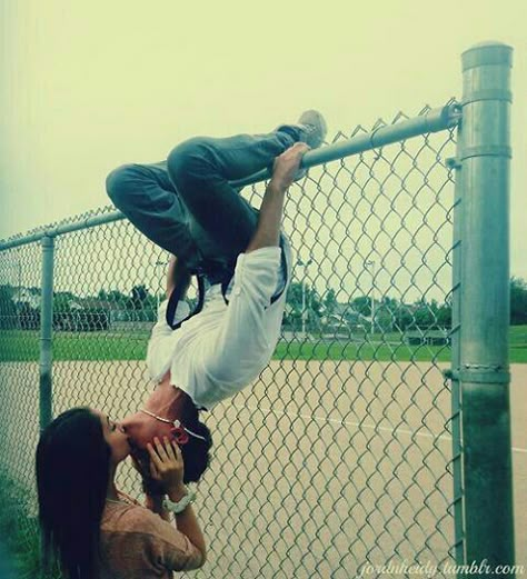 Upside Down Kiss, The Outsiders Preferences, Tumblr Couples, Cowgirl Magazine, Men Kissing, Couple Relationship, Kissing Couples, Creative Images, Couple Photo