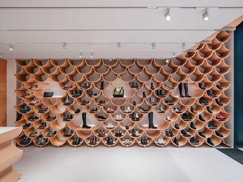 Shoe Store Design, Camper Store, Ceiling Plan, Kengo Kuma, Japanese Architect, Retail Store Design, Commercial Architecture, Roof Tiles, Shoe Display