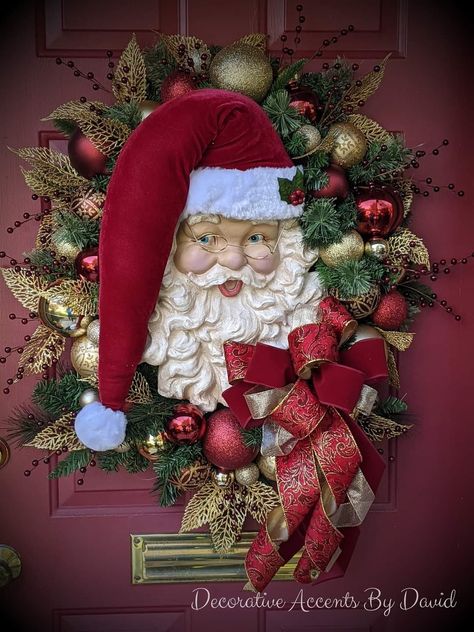 Santa Wreaths, Christmas Entrance, Christmas Table Decorations Diy, Outside Christmas Decorations, Tree Inspiration, Winter Wreaths, Holiday Deco, Santa Head, Holiday Arrangement