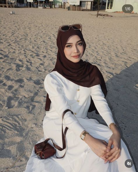 Outfit For Beach Hijab, Ootd Bali Hijab, Outfit Beach Hijab, Bali Outfit Ideas Hijab, Beach Hijab Outfit Ideas, Hijab Beach Outfit, Hijabi Beach Outfit, Beach Outfit Hijab, Bali Outfits