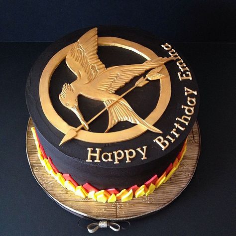 Hunger Games Cake, Fire Cake, Hunger Games Party, Hunger Games Problems, Buttercream Birthday Cake, Outdoors Birthday Party, Hunger Games 3, Hunger Games Catching Fire, Crazy Cakes