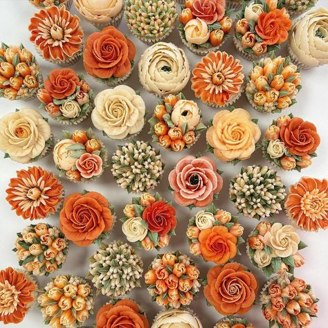 Alice Ward | Burnt Orange 🍊🤍🌿 Loved creating these for Zoe & Toms wedding 2 weeks ago today! And this was just half of them. . #cake #cupcakes… | Instagram Burnt Orange And Green Wedding Cake, Wedding Cupcakes Burnt Orange, Wedding Cupcakes Fall, Burnt Orange Cupcakes, Autumn Wedding Cupcakes, Orange Cupcakes Decoration, Fall Wedding Cakes Rustic, Elegant Wedding Cupcakes, Orange Wedding Cupcakes