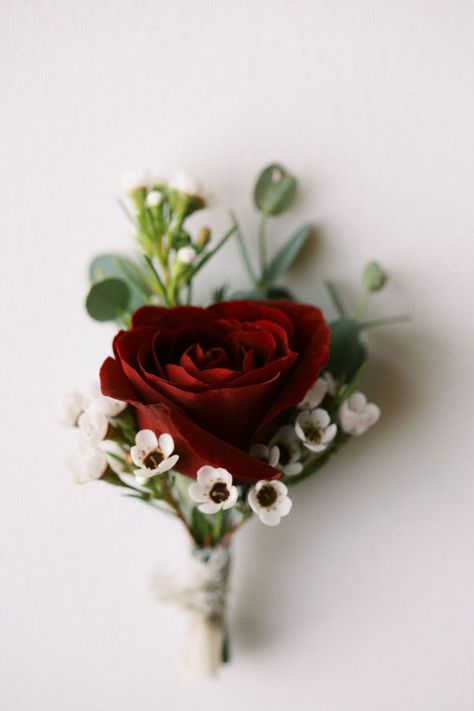 Winter Wedding Boutonniere Burgundy, Burgundy Rose Boutonniere, Wine Red Bouquet, Burgundy And Gold Bouquet, Maroon Flowers Bouquet, Red Rose Bridesmaid Bouquet, Maroon Bridal Bouquet, Color Palette For Wedding, Red Wedding Colors