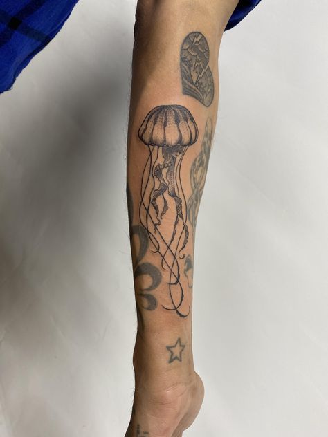 Jellyfish Wrist Tattoo, Princess Jellyfish Tattoo, Beach Tats, Tattoo Bible, Bali Tattoo, Tattoos Inspo, Nyc Tattoo, Princess Jellyfish, Jellyfish Tattoo