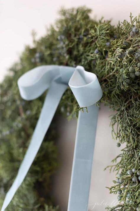 Blue Christmas Decorations, Light Blue Christmas, Christmas Decor Trends, Blue Christmas Decor, Coastal Christmas Decor, Christmas Shoot, Christmas Decor Inspiration, White Christmas Decor, Natural Christmas