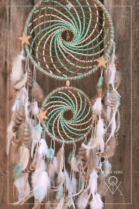 Weave Away Your Worries With Dreamcatchers Take a break and make a dreamcatcher. Witchcore Bedroom, Diy Dream Catchers, Homemade Dream Catchers, Diy Crafts Home Decor, Making Dream Catchers, Dream Catcher Patterns, Diy Crafts Home, Sea Dream, Manifesting Dreams