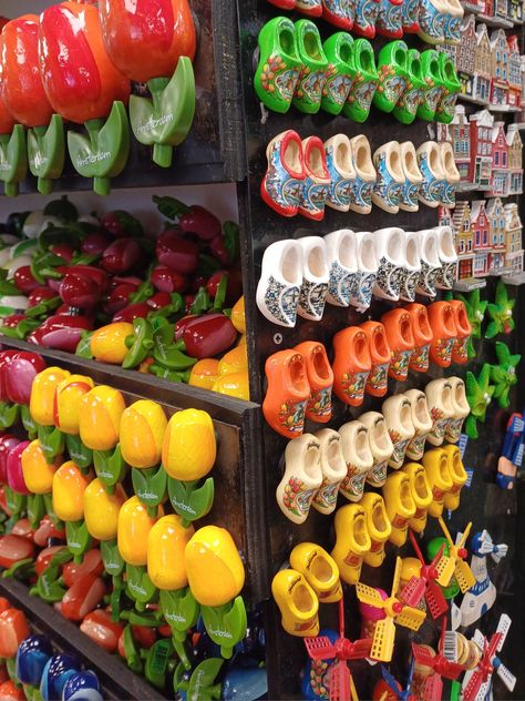 Bloemenmarkt, Amsterdam's famous float market full of tulip & clog souvenirs 🌷 #amsterdam #flowers #flowermarket #tulips #blooms #souvenirs #dutchclogs #photomemories #photomoments Bloemenmarkt Amsterdam, Amsterdam Flowers, Amsterdam Souvenirs, Dutch Clogs, Full Of, Photo Memories, Flower Market, Holland, Tulips