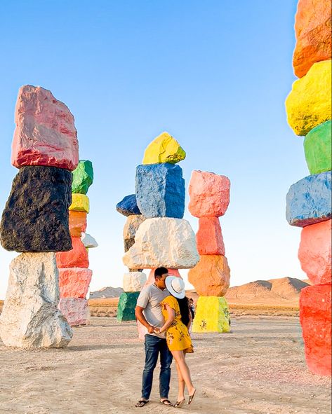 Las Vegas Picture Ideas Couple, Las Vegas Couple, Seven Magic Mountains Photo Ideas, Vegas Couple Pictures, Las Vegas Photo Ideas, Mountain Photo Ideas, Las Vegas Weekend, Las Vegas Pictures, Mountain Family Photos