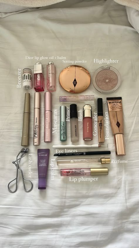 Updated makeup!! 🤍 Everyday Makeup Products Aesthetic, Makeup Favs, Makeup Bag Essentials, 2024 Aesthetic, Makeup Help, Makeup Needs, Fancy Makeup, Makeup To Buy, Makeup Obsession