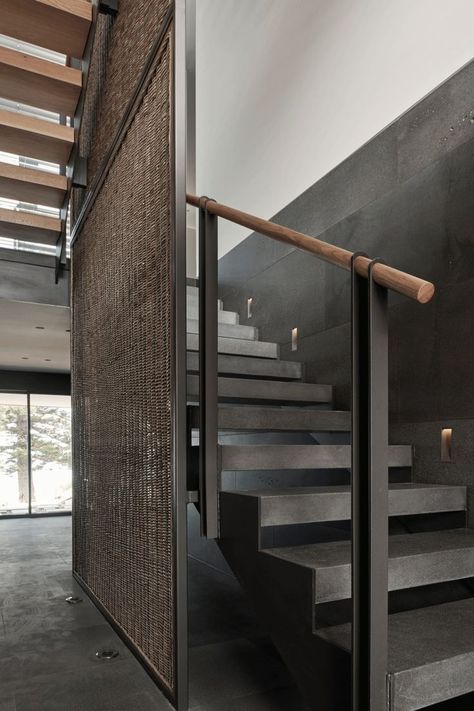 Beach House Architecture, Stairs Modern, Staircase Metal, Staircase Interior Design, Modern Railing, Staircase Design Modern, Staircase Railing Design, Handrail Design, Staircase Handrail