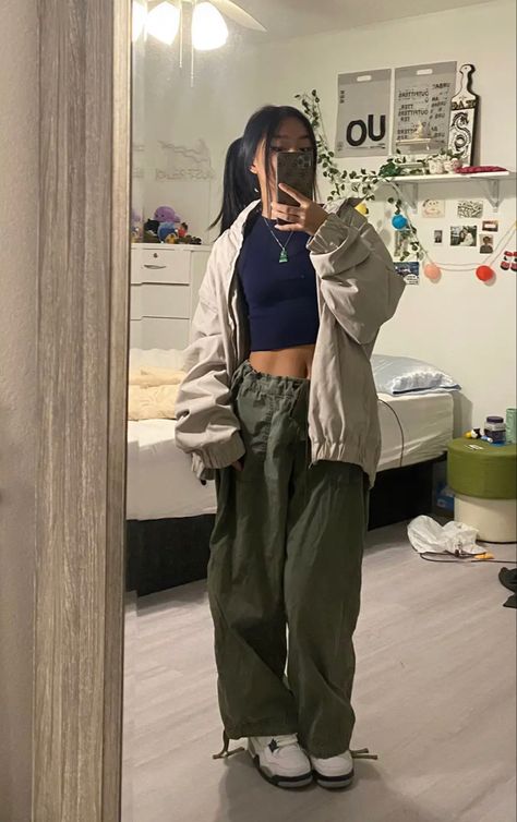 Baggy Cargos Aesthetic, Oversized Fits Aesthetic, Bagy Outfits For Girl, Outfit Ideas Green Cargo Pants, Baggy Clothing Aesthetic, Cargo Fits Girl, Baggy Clothes Girl, Baggy Outfits For Women, Baggy Pants Style