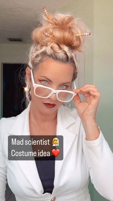 Mad Scientist Makeup Female, Scientist Hairstyle, Mad Scientist Hair, Scientist Halloween Costume, Mad Scientist Halloween Costume, Aveline Stokart, Halloween Mad Scientist, Easy And Cute Hairstyles, Party Vision Board