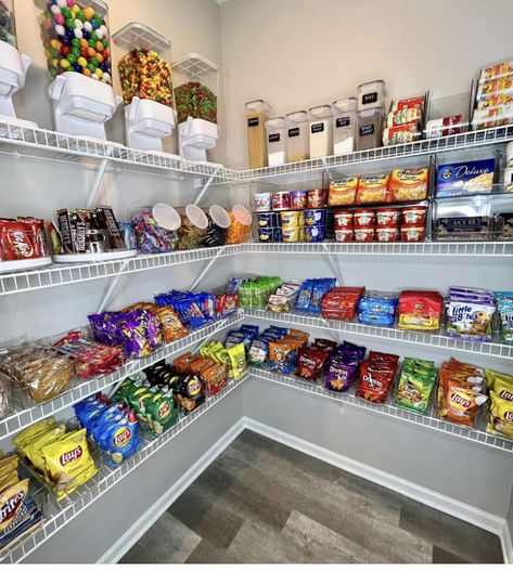 Pantry With Snacks, Snack Pantry Goals, Snack Room Ideas, Baddie Kitchen Decor, Snacks Pantry, Baddie Apartment Ideas Living Room, Snack Pantry, Apartment Pantry, Baddie Apartment Ideas