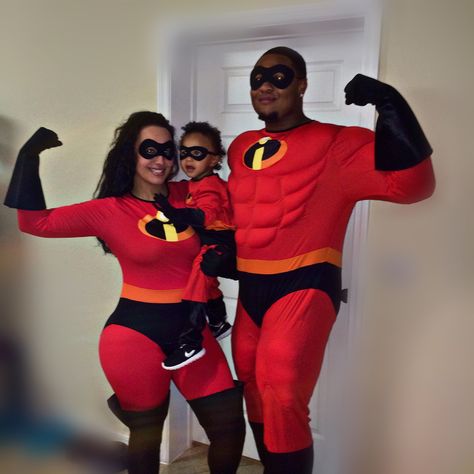 Incredibles Costume Family, Incredibles Family Costume, Incredibles Shirt, Family Costumes Diy, Incredibles Costume, Mrs Incredible, Fall Pregnancy Announcement, Cute Family Pictures, Mr Incredible