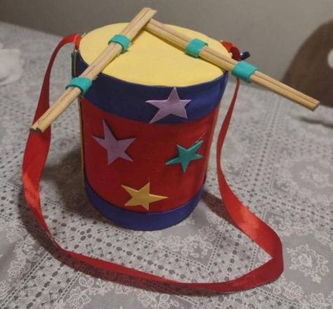 Drum Craft For Kids, Instrumentos Musicales Reciclados, Diy Instruments Projects, Homemade Drum, Kids Nature Activities, Drum Craft, Music Instruments Diy, Instrument Craft, Drums For Kids