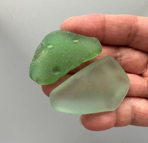 How to Tell the Difference Between Fake and Real Sea Glass | Sea Glass Suppliers / The Beading Gem Sea Glass Necklace Diy, How To Make Sea Glass Jewelry, Sea Glass Jewelry Diy Tutorials, Sea Glass Crafts Ideas Pictures, Sea Glass Jewelry Diy, Sea Glass Diy, Sea Glass Artwork, Sea Glass Art Projects, Beach Glass Jewelry