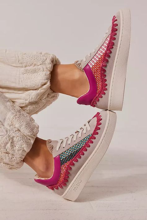 Fringe Sneakers, Shoes Boots Heels, Boho Shoes, Chic Sneakers, Heels Sneakers, Fashion Inspiration Board, Sneakers Running, Cute Sneakers, Walking Sneakers