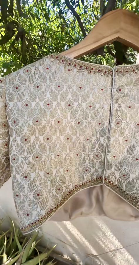 Off White Brocade Blouse, White Work Blouse Designs, Brocade Blouse Designs Pattern Back, White Brocade Blouse, Suits Pattern, Brocade Blouse Designs, Cotton Blouse Design, Latest Blouse Designs Pattern, Kids Blouse Designs