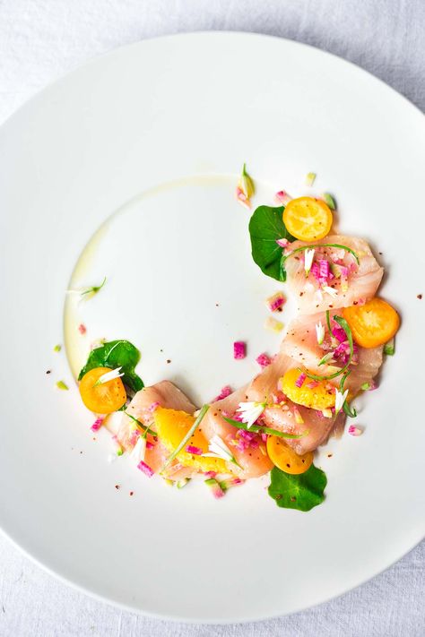 Sea Bass Crudo, Sea Food Appetizers For Party, Crudo Plating, Scallops Crudo, Fish Crudo, Raw Fish Recipes, Hamachi Crudo, Scallop Crudo, Mediterranean Theme