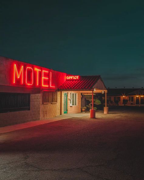 Creepy Motel Aesthetic, Motel Aesthetic, 90s Tech, Scenery Inspiration, 1980s Aesthetic, Killer Joe, Vintage Theater, Night Walkers, Escape The Night