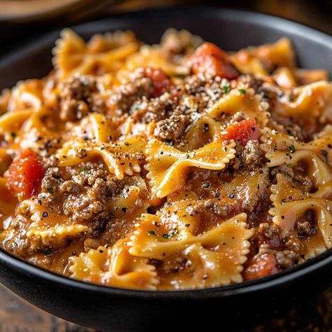 Tasty Recipes & Cooking Ideas by Thalia's Tasty | Creamy Bowtie Pasta with Ground Beef 🍝🥩🧀 | Facebook Creamy Bowtie Pasta, Creamy Bow Tie Pasta, Hamburger Pasta Recipes, Pasta And Ground Beef, Farfalle Pasta Recipes, Farfalle Recipes, Pasta With Ground Beef, Bow Tie Pasta Recipe, Bow Tie Pasta