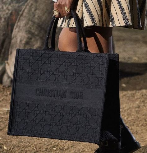 ✨ on Twitter: "black dior tote bags… " Dior Spring 2020, Dior Tote Bag, Desain Pantry, Luxury Bags Collection, Book Tote Bag, Bag Obsession, Dior Book Tote, Girly Bags, Luxury Purses