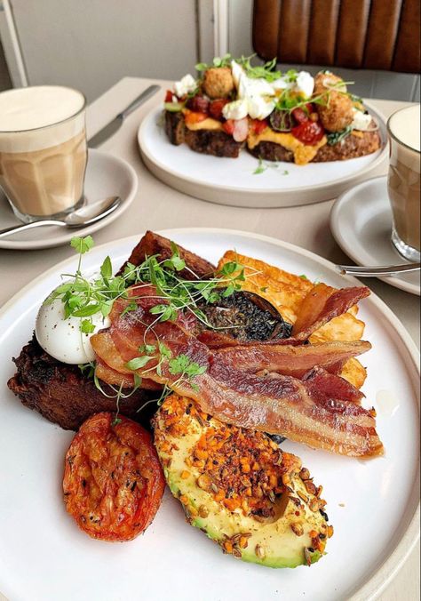 Brunch Cafe Aesthetic, Brunch Cafe, Gourmet Breakfast, Thanks A Latte, Breakfast Restaurants, Food Garnishes, Delicious Snacks Recipes, New Menu, Food Goals