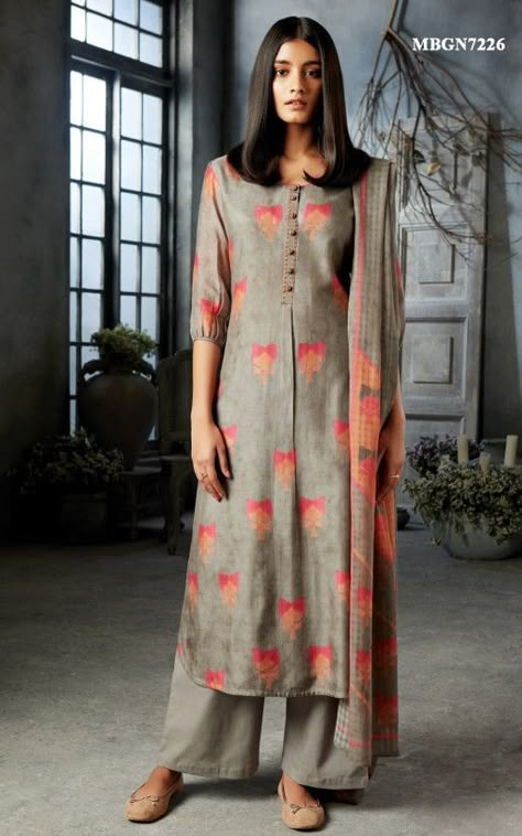 Silk Kurti Designs, Dress Design Ideas, Salwar Pattern, Silk Kurti, Simple Kurti Designs, Designer Shopping, Salwar Designs, Long Kurti Designs, Salwar Kamiz