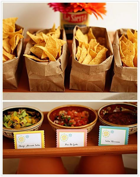 Nachos Bar, Vegan Bechamel, Wedding Buffet Food, Party Food Bar, Wedding Food Stations, Mexican Themed Weddings, Nacho Bar, Party Food Buffet, Taco Bar