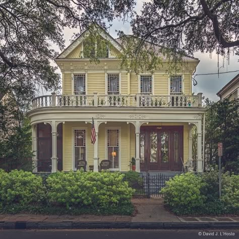 New Orleans House Exterior, New Orleans House, New Orleans Architecture, Victorian Exterior, San Myshuno, Suburban House, American Houses, New Orleans Homes, Sims House Plans