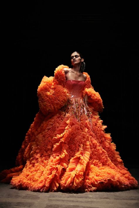 Orange Runway, Rahul Mishra, Collection Couture, Couture Week, Indian Fashion Designers, Couture Collection, Fancy Dresses, Couture Fashion, Reign