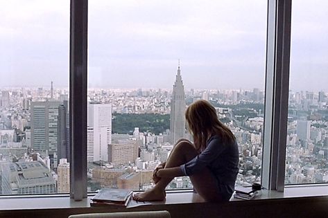 Lost in Translation (2003). Charlotte, played by Scarlett Johansson, looks out the window from her hotel room at the Park Hyatt Tokyo in Tokyo, Japan. Lost In Translation Movie, Sofia Coppola Movies, Emilio Estevez, Kabukicho, Walter Mitty, The Royal Tenenbaums, I Love Cinema, Park Hyatt, Elizabeth Gilbert