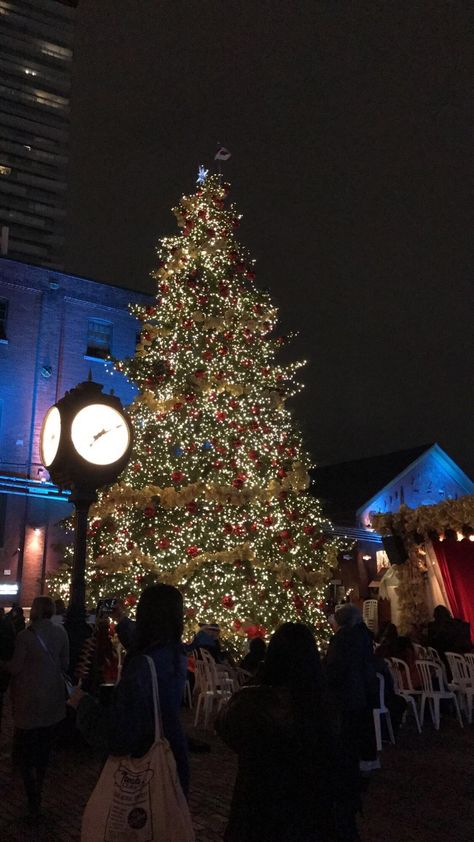 Toronto Christmas Market Distillery District Canada Christmas Aesthetic, Distillery District Toronto Christmas, Christmas Market Toronto, Toronto Christmas Market, Toronto Aesthetic Winter, Toronto Canada Winter, Christmas In Toronto, Winter Toronto, Toronto Activities