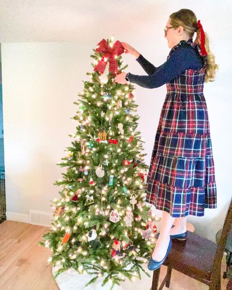 Libby Mauk on Instagram: “This one time, @carly wore a @hillhouse nap dress, a turtleneck and @margauxny flats to decorate her tree, so I wore a @hillhouse nap…” Hillhouse Nap Dress, Ivy Style, House On A Hill, Fall Winter Outfits, Classic Style, What To Wear, Winter Outfits, Fall Winter, Turtle Neck