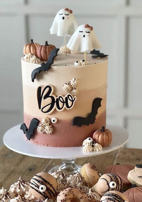 Halloween Torte, Spooky Cake, Halloween Birthday Cakes, Sweat Treats, Halloween Cake Decorating, 32nd Birthday, 귀여운 음식 그림, Halloween Food Treats, Halloween Baking